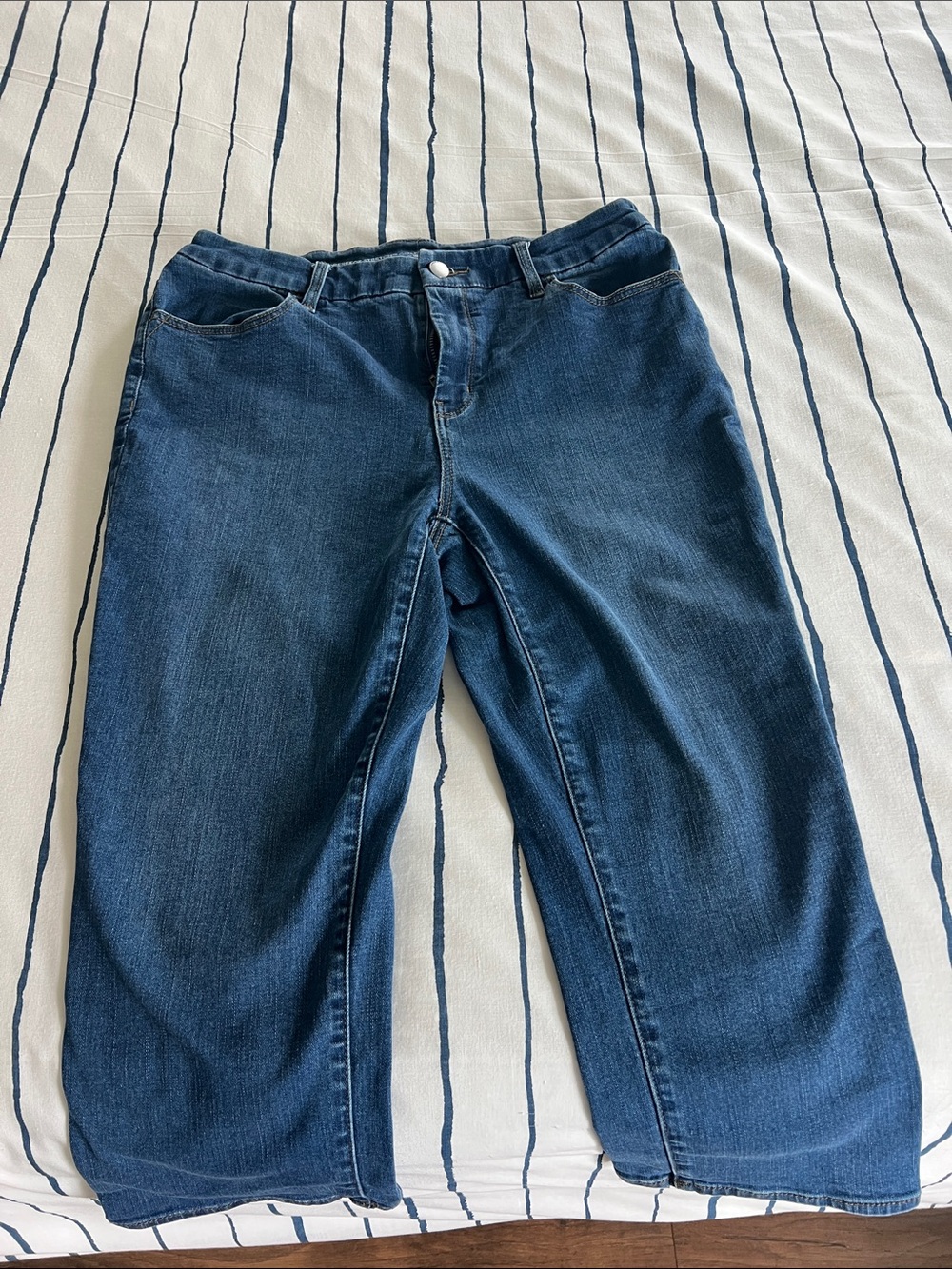 Chico's Light Blue Girlfriend Slim Leg Capri